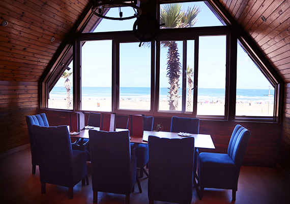 Cadre chaleureux de Merzouga Restaurant